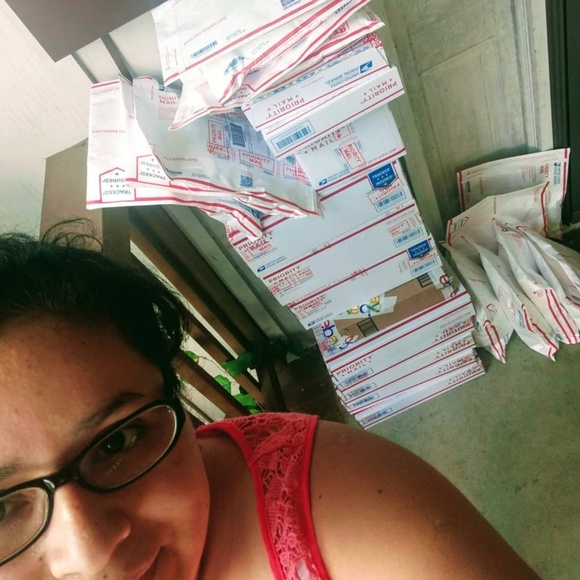 WELCOME TO MY CLOSET ! - Picture 4 of 4